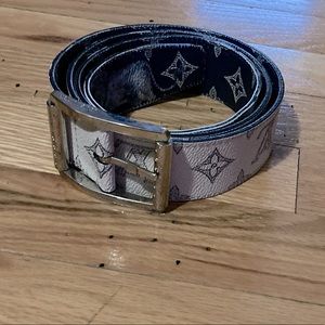 Reversible Louis Vuitton belt blue and white